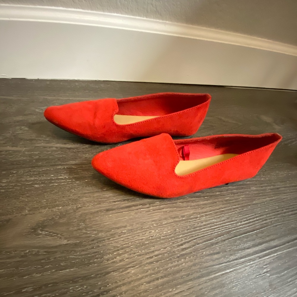 Pointed toe flats